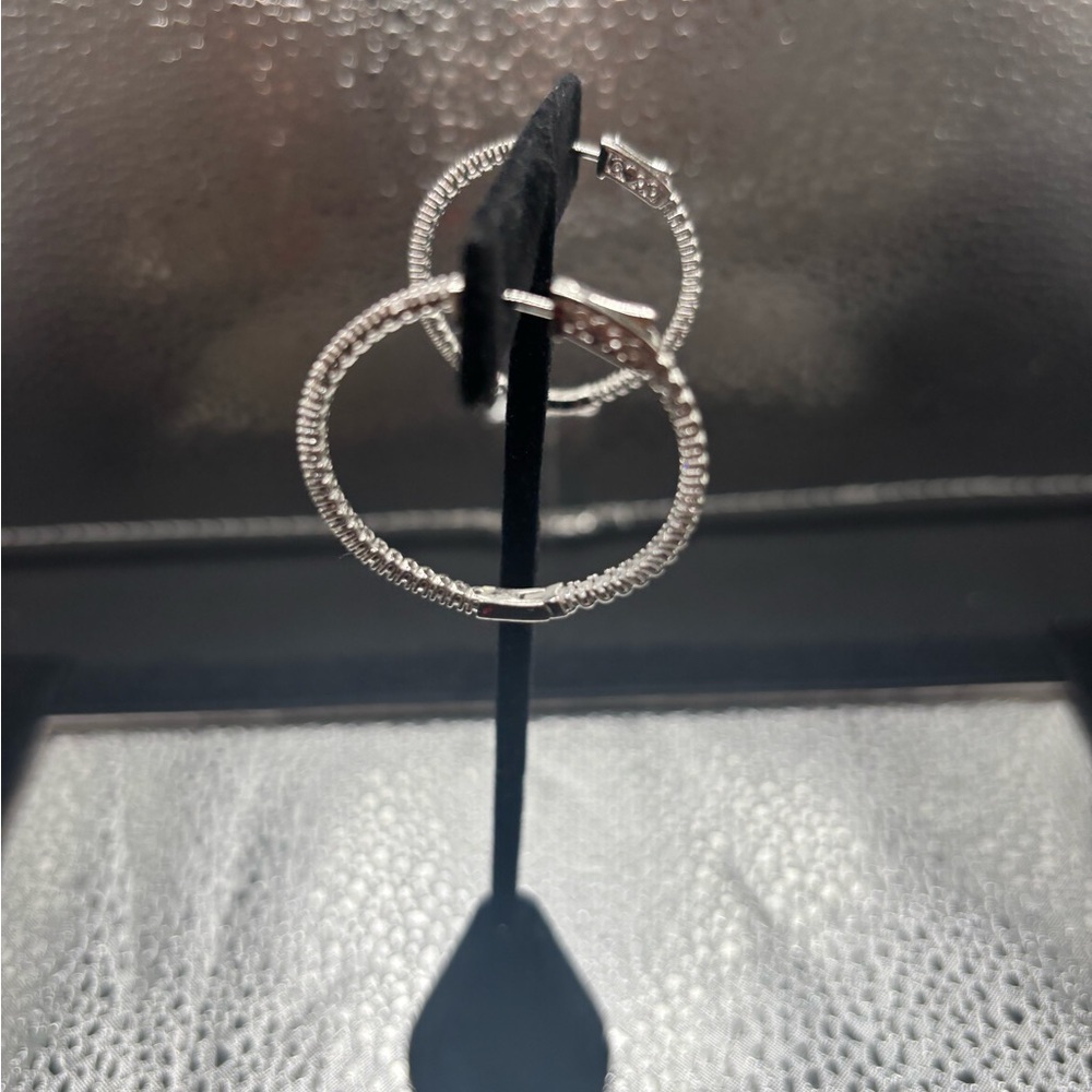 Elegant Gorgeous Sterling Silver Hoop Earrings - Picture 4 of 4